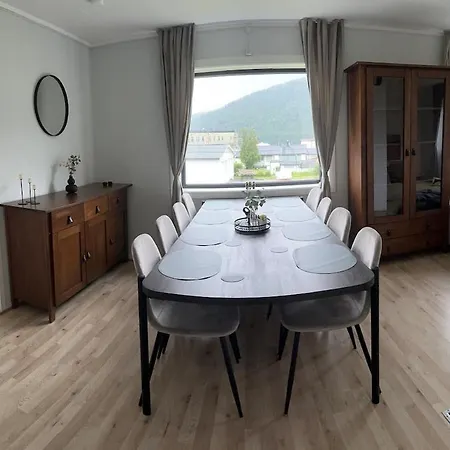 In The Middle Of Botnhamn, 4 Bedrooms, 8 Guests Botnhamn