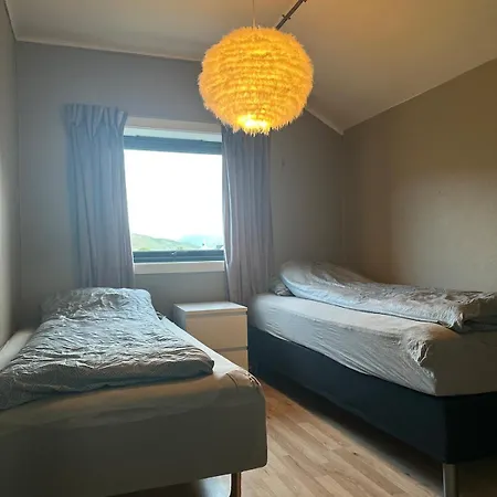 In The Middle Of Botnhamn, 4 Bedrooms, 8 Guests Hébergement de vacances