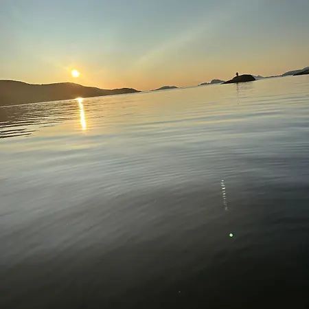 Hébergement de vacances In The Middle Of Botnhamn, 4 Bedrooms, 8 Guests *